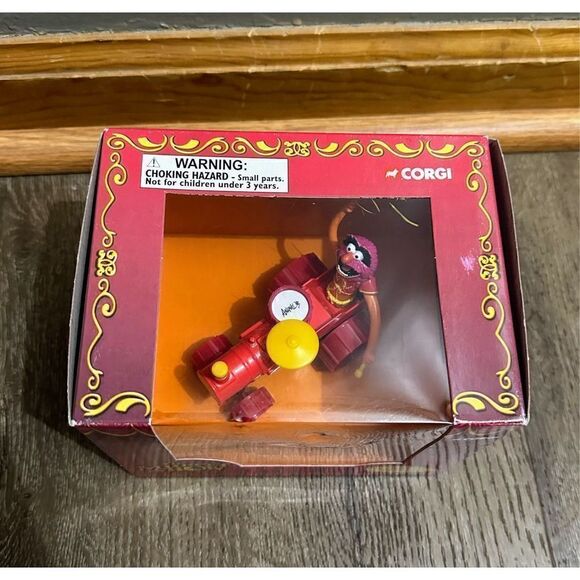 Muppet Show 25 Years Animal on Tractor 2002 Collectable Figurine Corgi New - Picture 3 of 8